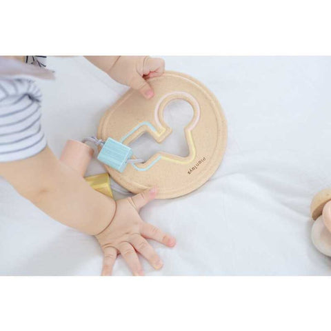 Kid playing PlanToys Shape Sorter