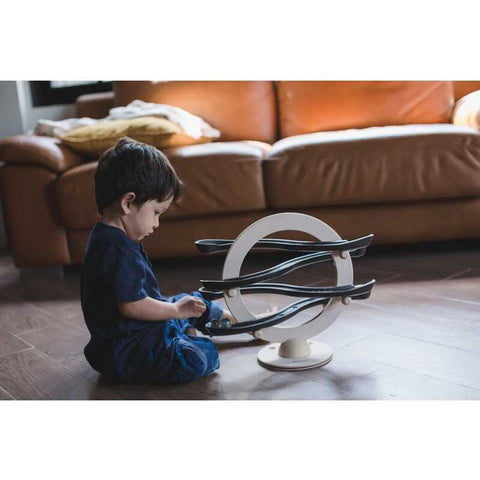 Kid playing PlanToys Curvy Click Clack