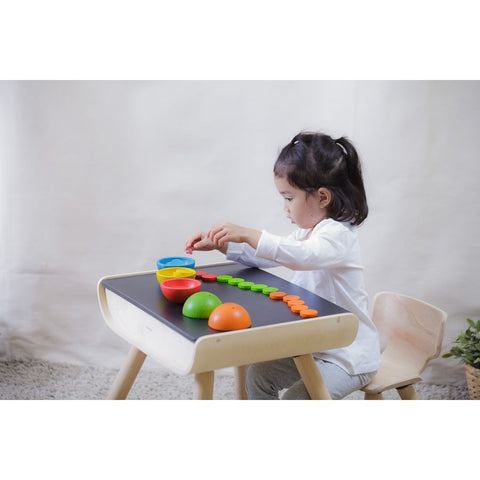 Kid playing PlanToys Sort & Count Cups